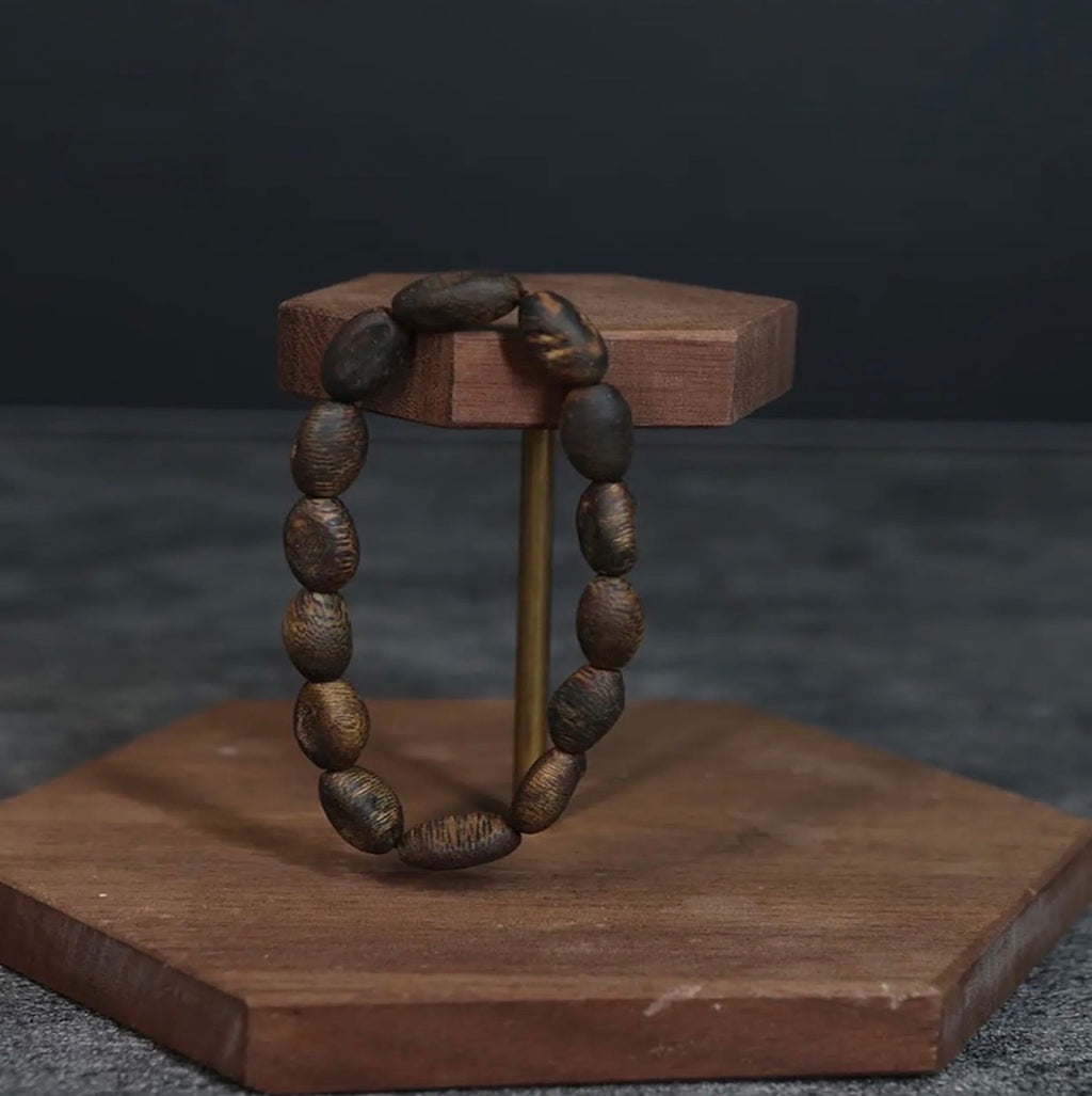 “Fugue” A-Grade Green Kynam Handcrafted Agarwood Bracelet — Hainan