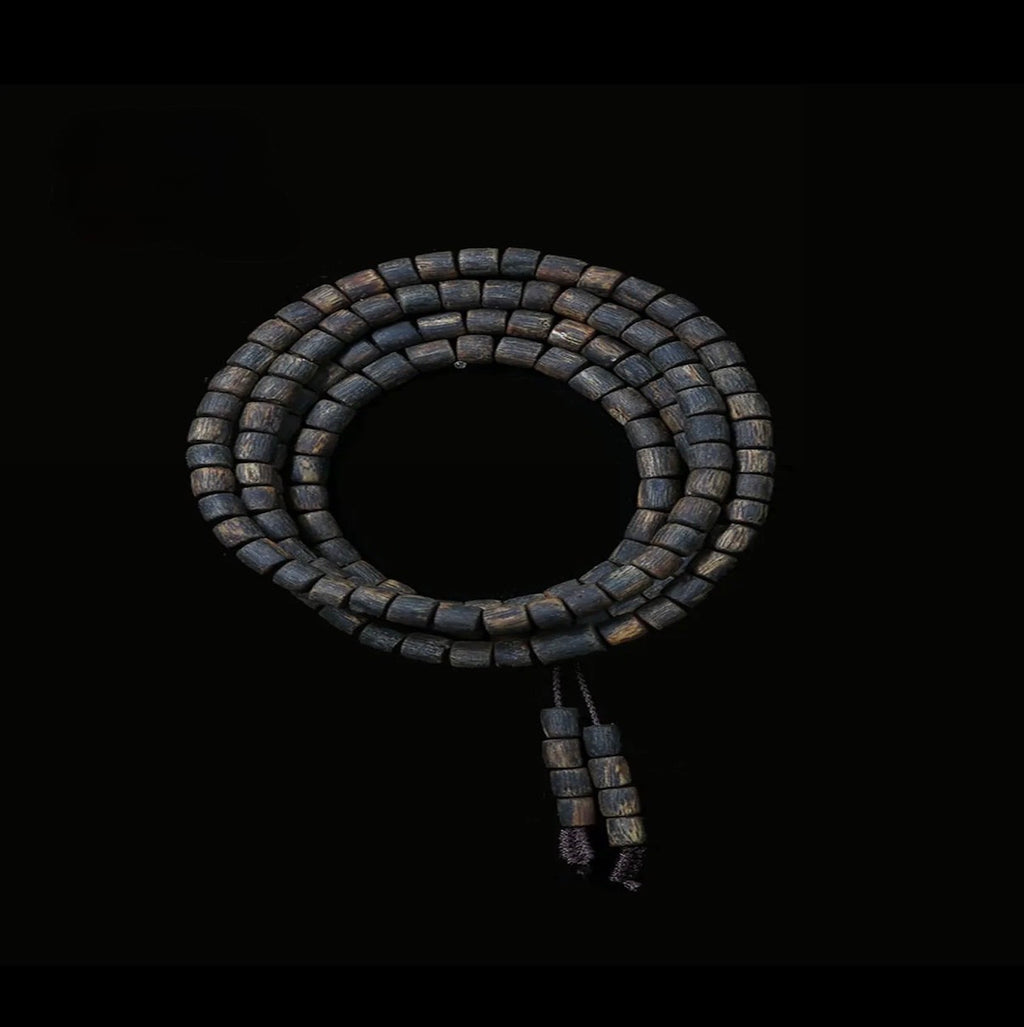 “Diao Chan Guanmian” G-Grade Green Kynam Barrel-Bead Mala — Long Strand