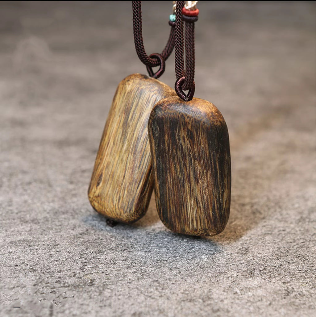 “Qia Si Daoshan” G-Grade Kynam Zen Pendant — Natural Form